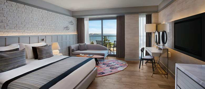 Deluxe Direct Sea View Room