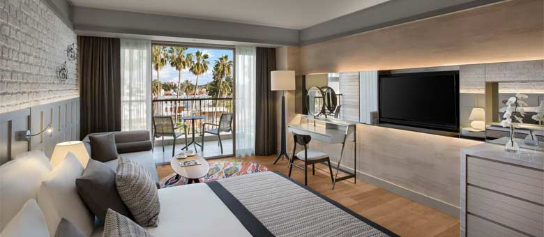 Superior Side Sea And Pool View Room