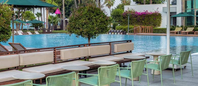 Pool Bar