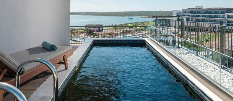 Penthouse Suite 1 Bedroom & Private Swimming Pool Sea View