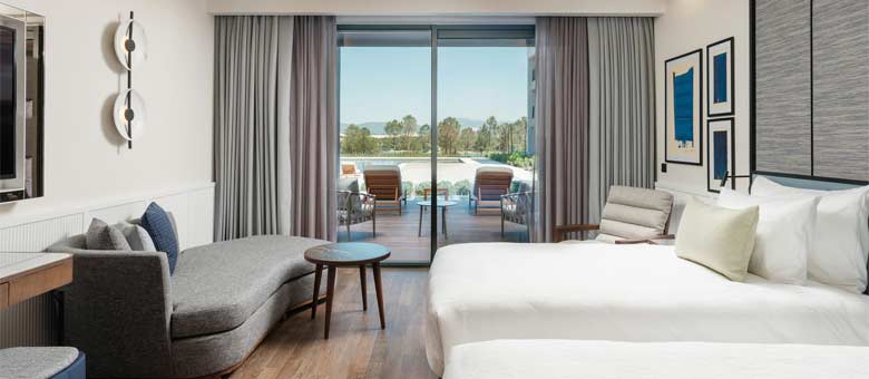 Deluxe Swim-Up Sea Side Room