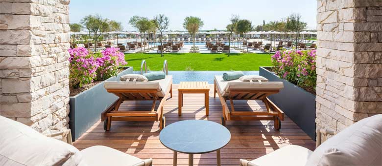 Deluxe Swim-Up Sea Side Room