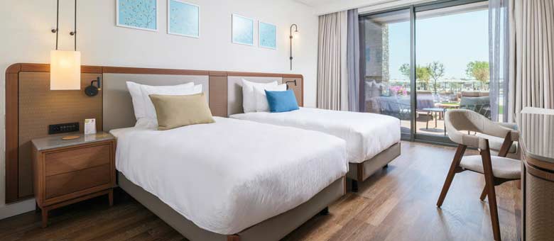 Deluxe Swim-Up Sea Side Room