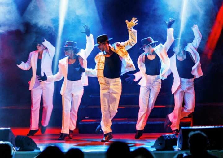 Entertainment varies by hotel but usually includes stage shows, theme nights, discos and more. An evening stage show featuring music and professional dancers.