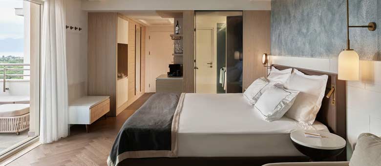 Corner Suite With Jacuzzi & Sea View