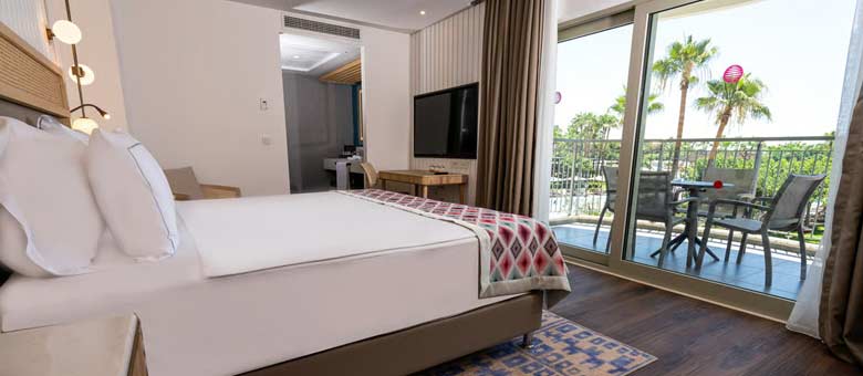 Deluxe Corner Family Suite
