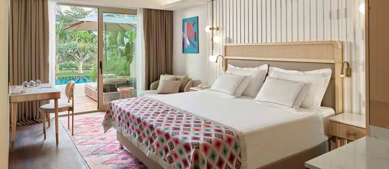 Deluxe Family Swim-Up Suite