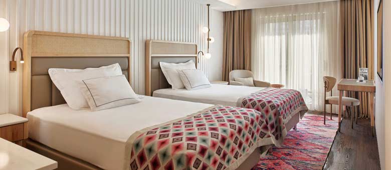 Deluxe Lagoon Room