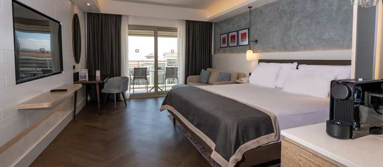 Deluxe Room Side Sea View & Pool View