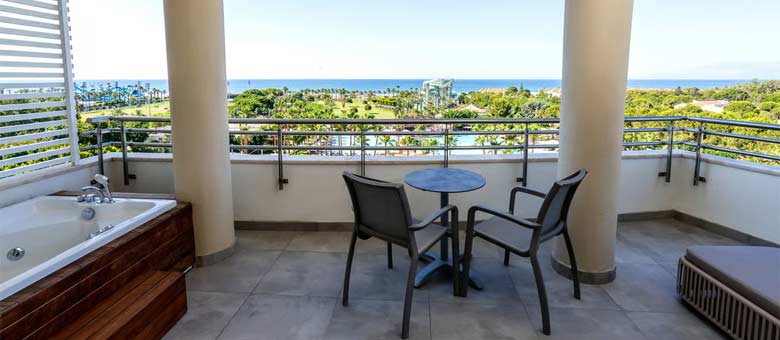 Corner Suite With Jacuzzi & Sea View