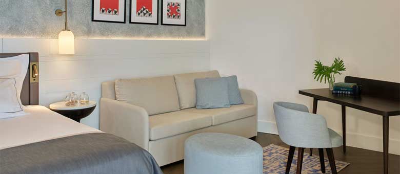 Corner Suite With Jacuzzi & Sea View