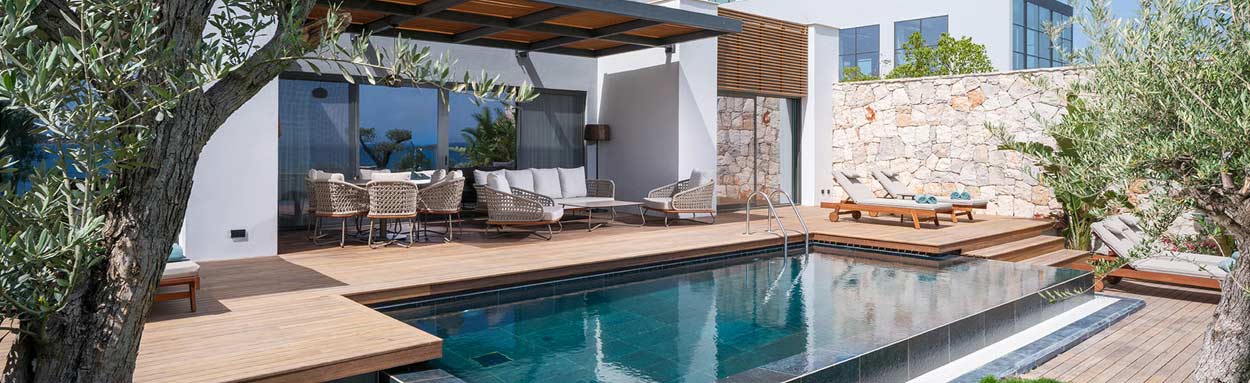 Five Star accommodation awaits guests with a variety of rooms and suites to suit any number of guests whether travelling as a family, a couple or as a lone traveler