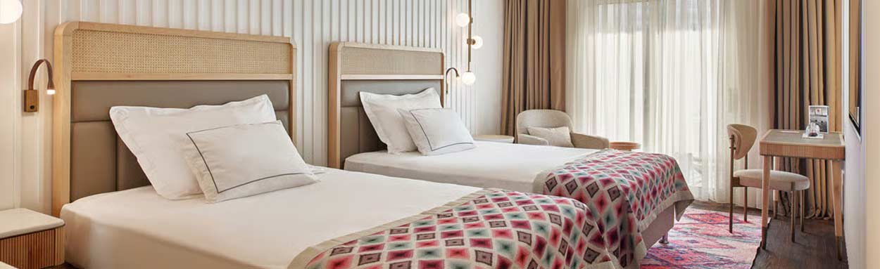 Deluxe Lagoon Room