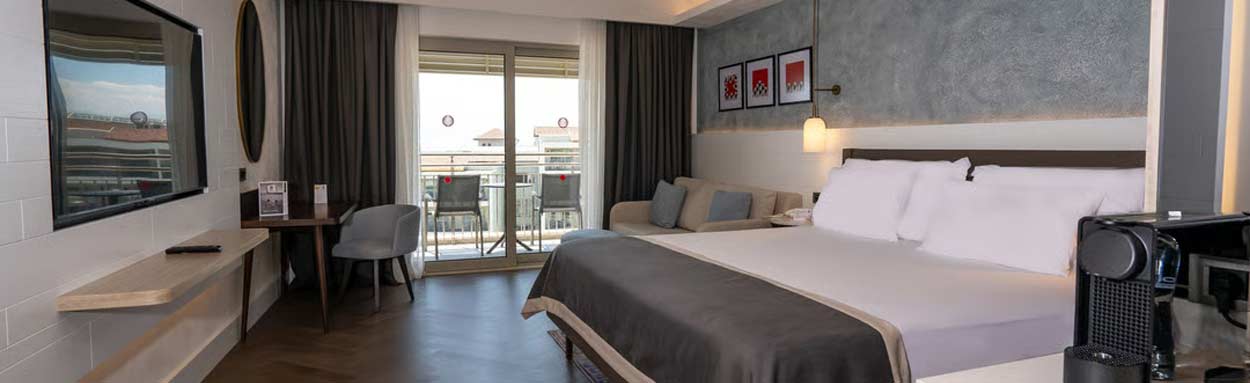 Deluxe Room Side Sea View & Pool View