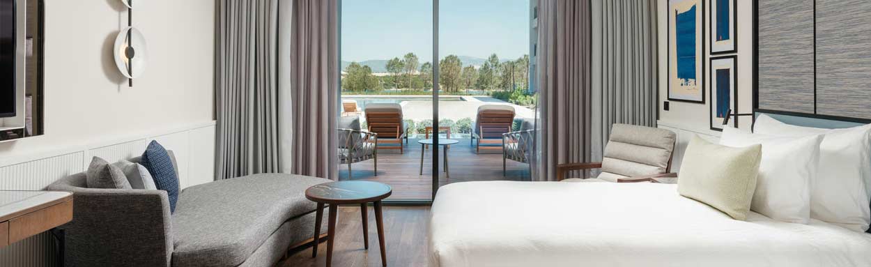 Deluxe Swim-Up Sea Side Room Adult Aone