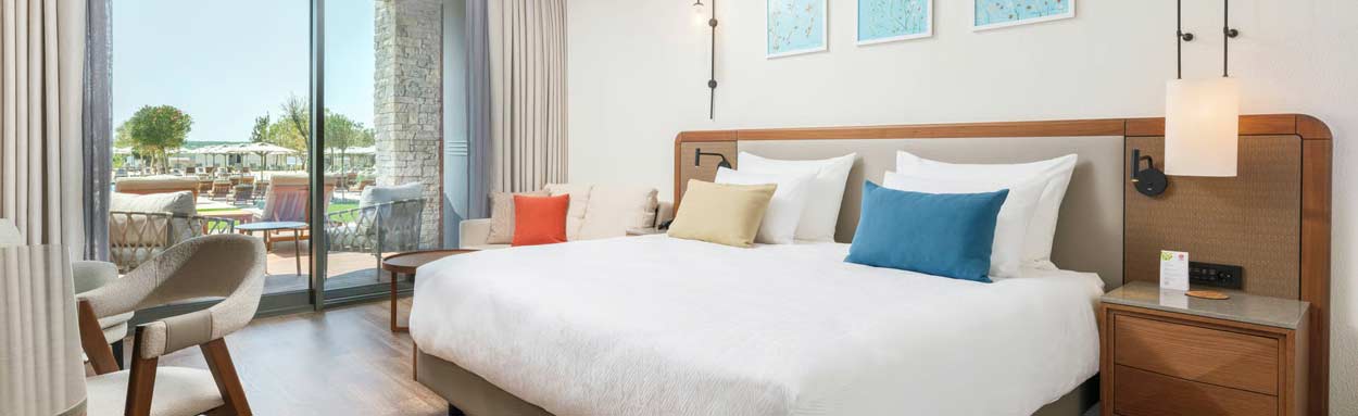 Deluxe Swim-Up Sea Side Room