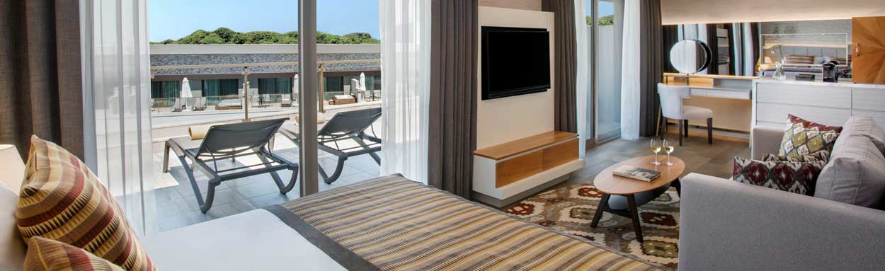 Penthouse Suite With Side Sea View