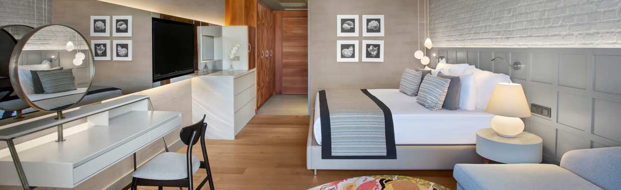 Superior Side Sea And Pool View Room